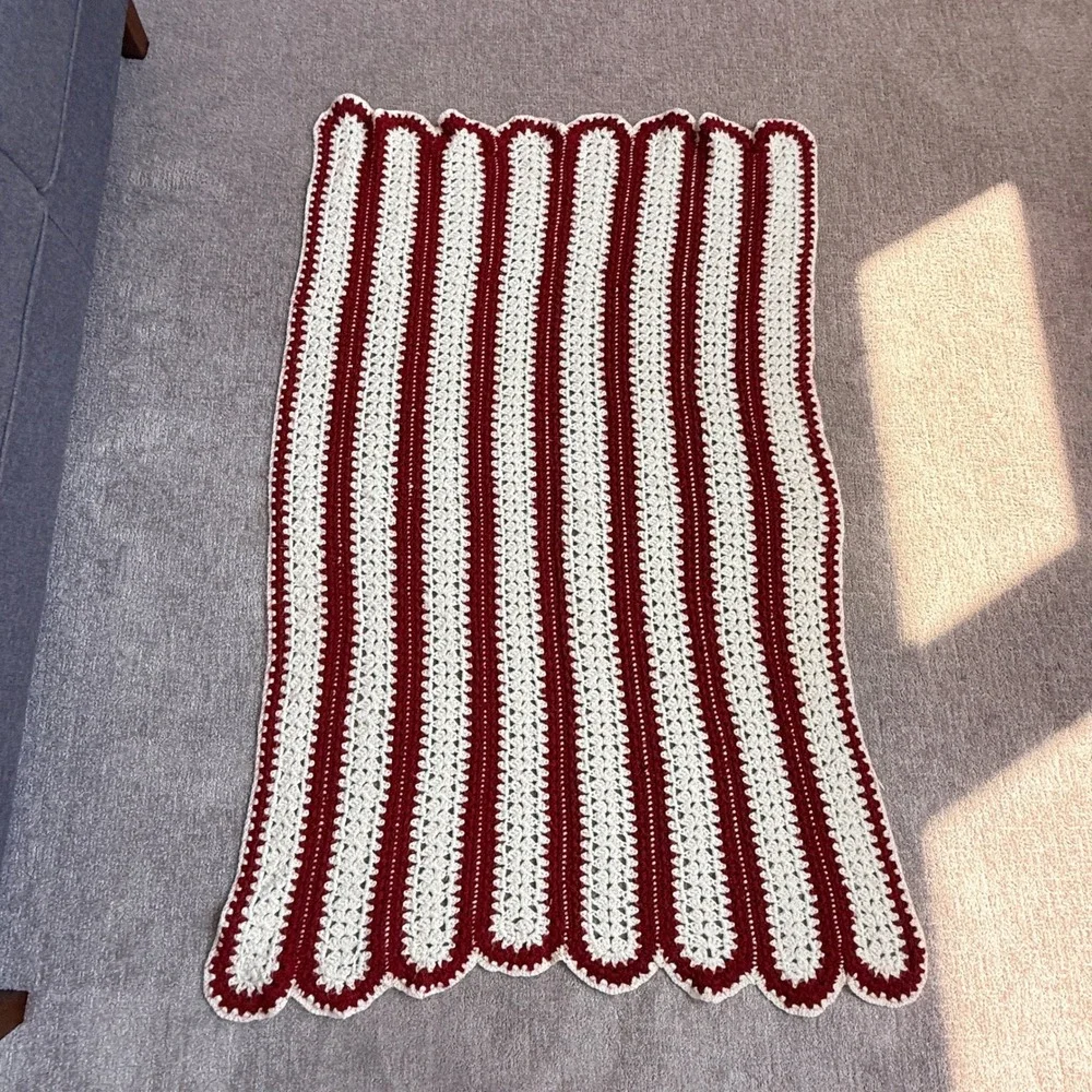 Handmade Unisex Vintage Crochet Afghan Striped Scalloped 45x64‎ Red Cream Knit